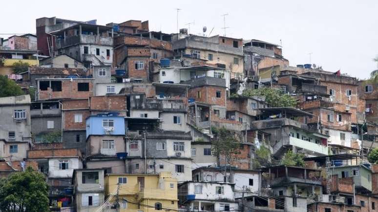 Nas comunidades e periferias do Brasil, 'ninguém te fala que você pode ser médico, advogado', dizem ativistas