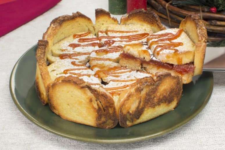 Guia da Cozinha - Torta de rabanada com goiabada pronta em 45 minutos