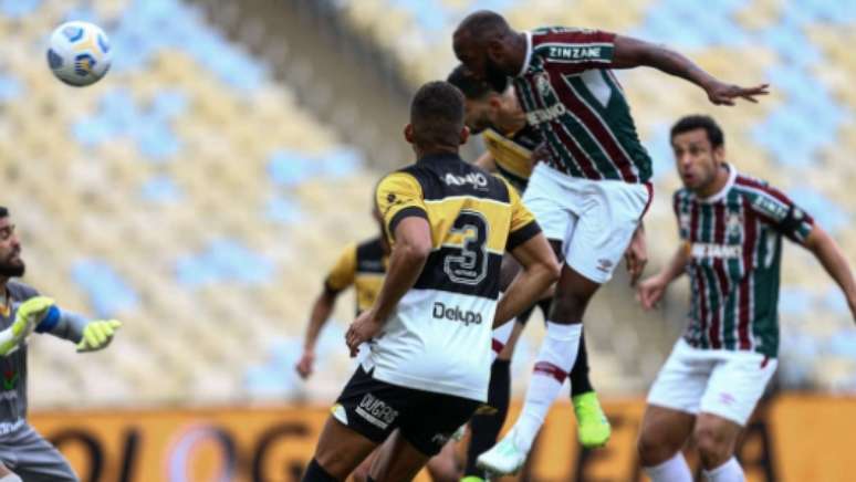 Cabeçada de Manoel no gol do Flu (Foto: Lucas Merçon/Fluminense FC)