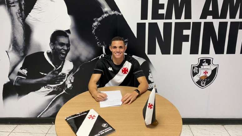 O atacante Marcelinho assinou contrato de um ano e meio com o Vasco (Divulgação/Vasco)