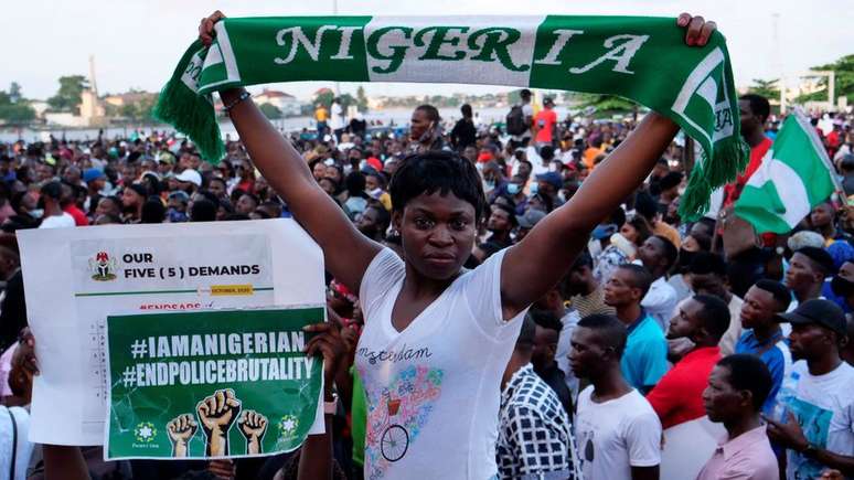 Nigerianos realizaram protestos expressivos em 2020 para condenar a brutalidade policial