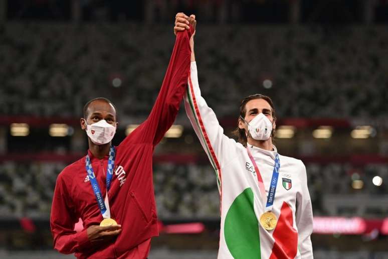 Mutaz Essa Barshim eGianmarco Tamberi compartilharam a medalha de ouro no salto em altura (Foto:Ina FASSBENDER / AFP)