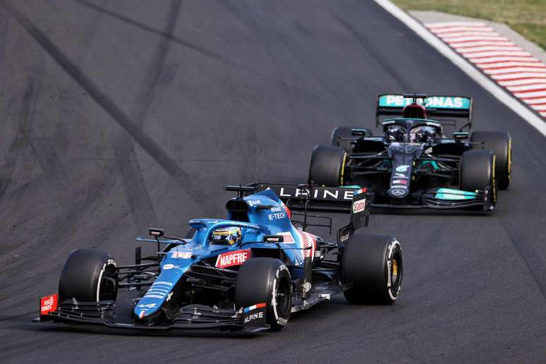 Fernando Alonso travou intensa disputa com Lewis Hamilton na corrida 