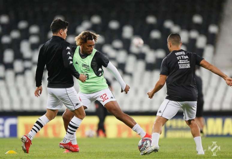 MT foi titular na lateral-esquerda contra o Botafogo, mas Zeca volta de suspensão (Rafael Ribeiro/Vasco)