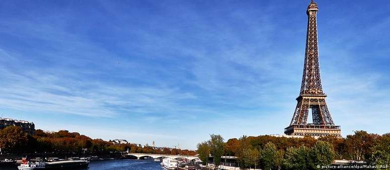 Paris, na França: país recebe turistas brasileiros que já têm esquema vacinal completo