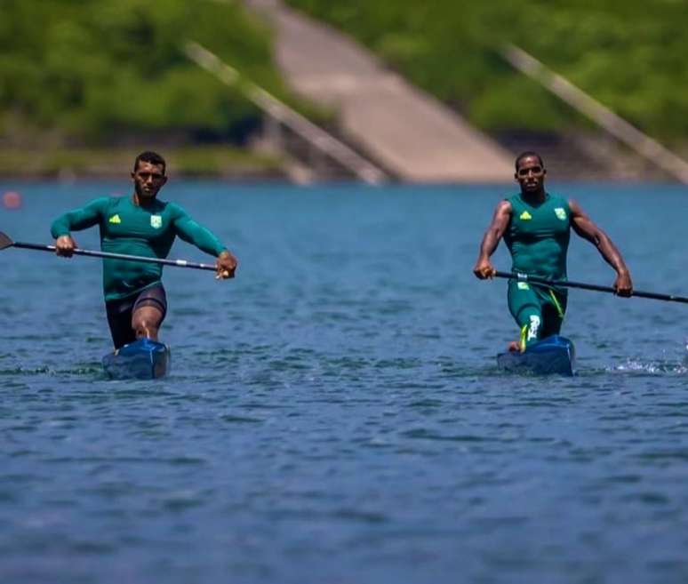 Isaquias Queiroz e Jacky Godmann vão disputar as quartas de final do C2 1000m (Foto: COB)