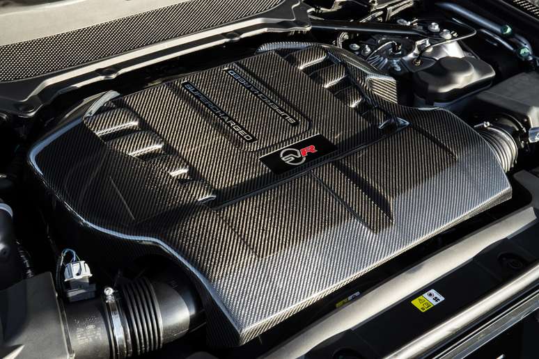 Range Rover SVR é equipado com motor V8 de 575 cv.
