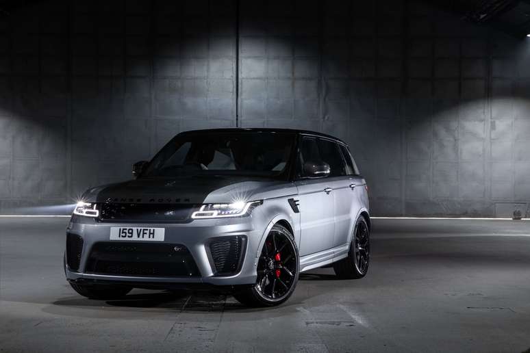 Range Rover SVR Carbon Edition.