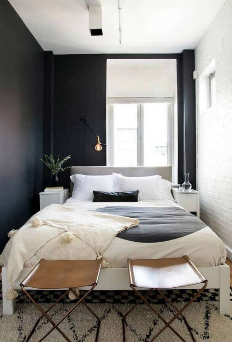 52. Como decorar um quarto pequeno preto e branco de casal – Foto: Architecture Art Designs