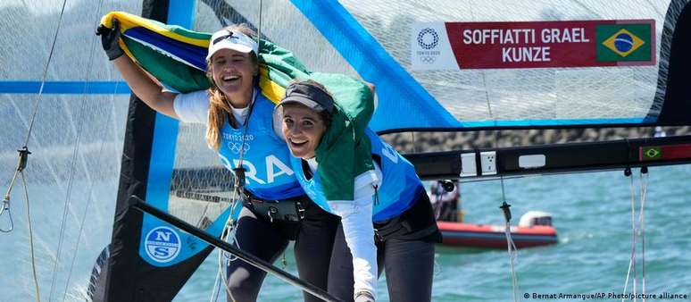 Martine Grael e Kahena Kunze ao conquistarem o ouro: "Ainda não caiu a ficha. Está difícil de acreditar"