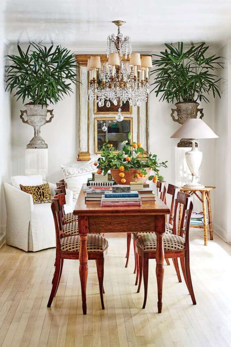 13. Decora&ccedil;&atilde;o com mesa retro de madeira &ndash; Foto Southern Living