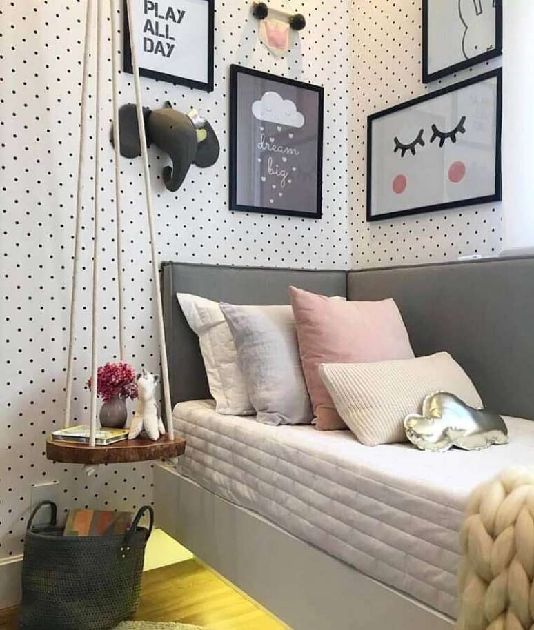 38. Como decorar um quarto infantil com quadros e papel de parede de poás – Foto: Pinterest