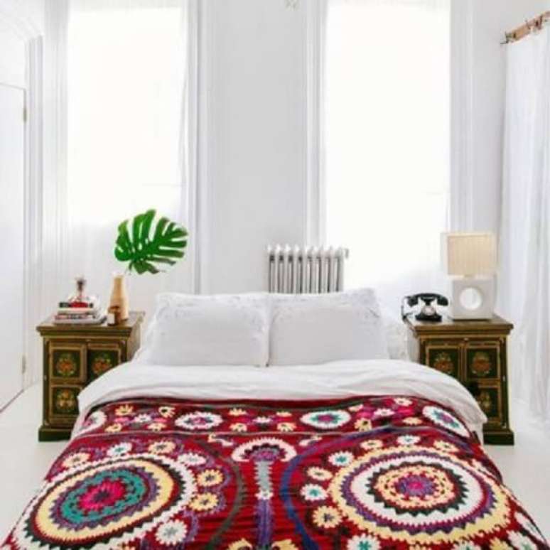31. Tricô e crochê reforçam a decoração indiana no quarto. Fonte: Pinterest