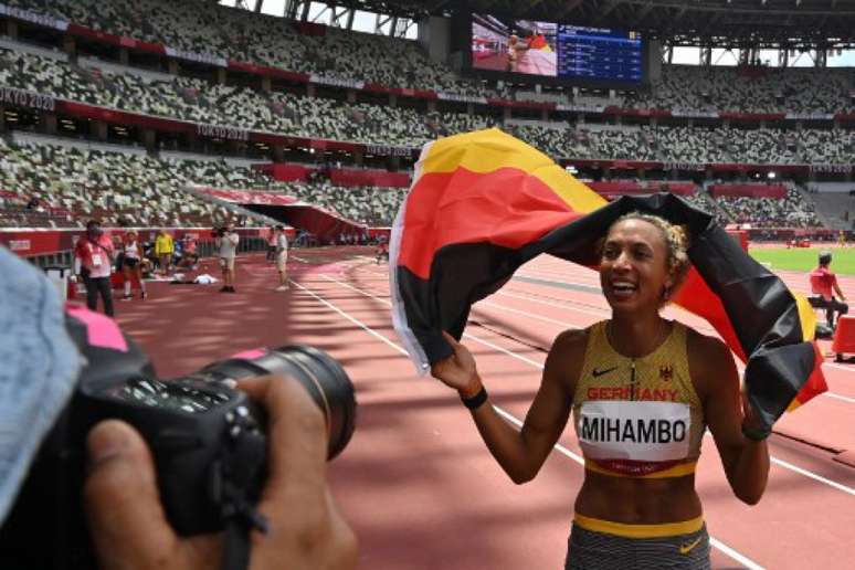 Malaika Mihambo levou a medalha de ouro nos Jogos Olímpicos de Tóquio (Andrej ISAKOVIC/AFP)