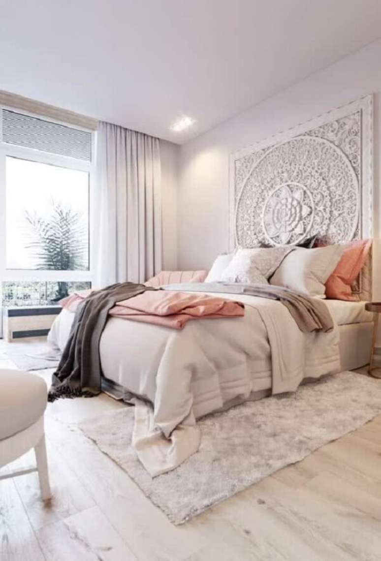 32. Na decoração indiana de quarto a mandala pode ficar exposta na cabeceira da cama. Fonte: Pinterest