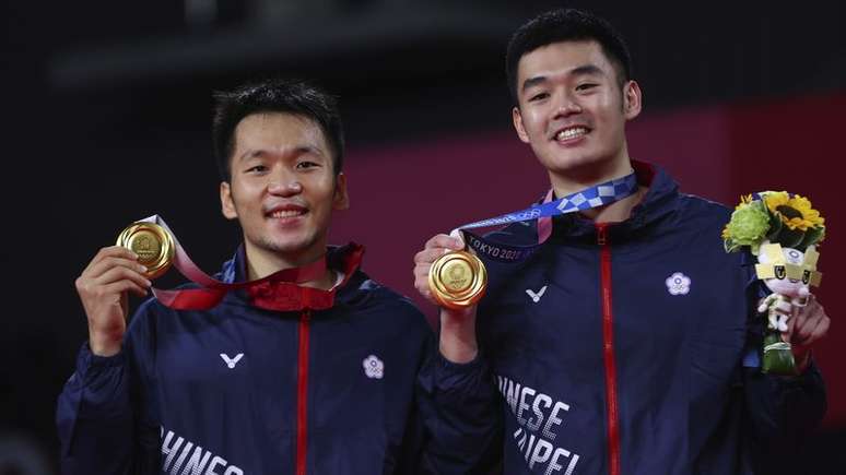 Dupla taiwanesa Lee Yang e Wang Chi-Lin posam com medalha de ouro conquistado no torneio olímpico de duplas masculinas da Olimpíada de Tóquio
31/07/2021 REUTERS/Leonhard Foeger