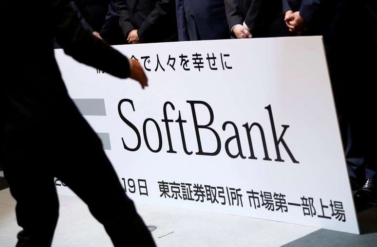 Logo do SoftBank, que liderou rodada de investimento na Omie 
REUTERS/Issei Kato