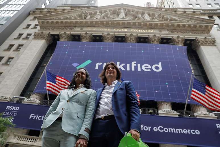 Fundadores da Robinhood, na estreria da companhia na Nyse. 29/7/2021.  REUTERS/Andrew Kelly