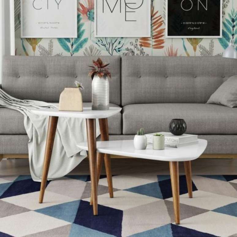 6. Mesa de centro retr&ocirc; com tampo de madeira branca &ndash; Foto Mobly