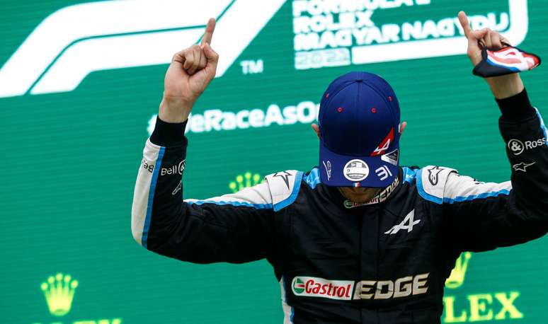 Esteban Ocon celebra vitória em Hungaroring 