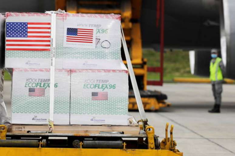 Doses da Janssen doadas pelos EUA chegam à Colômbia, no início de julho
