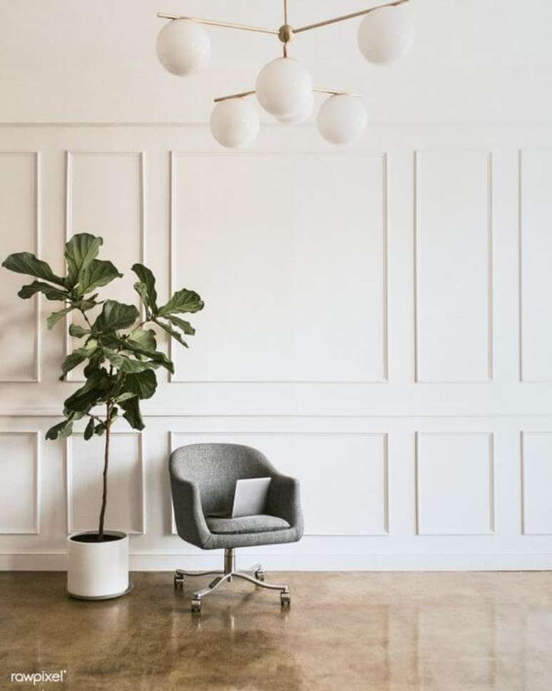 77. Sala moderna com moldura de isopor em branco na parede – Foto Rawpixel