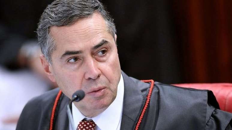 Bolsonaro reagiu às ofensivas do TSE dizendo que sua 'briga' é com ministro Roberto Barroso, não com o restante do tribunal