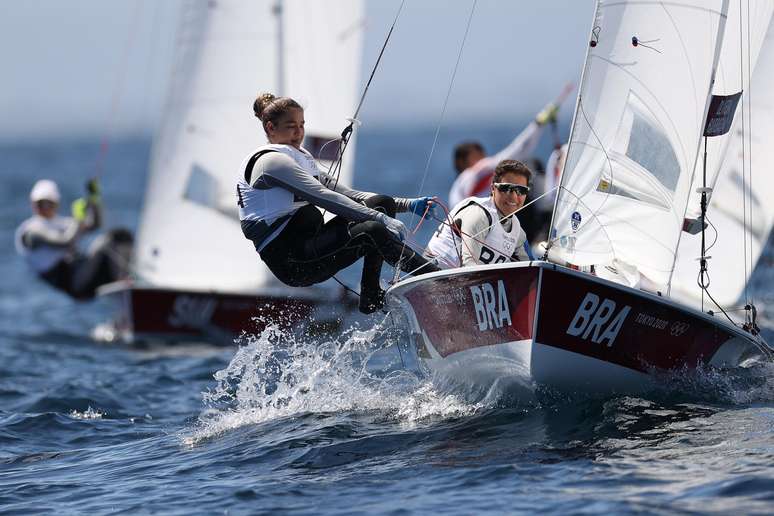 Fernanda Oliveira Horn e Ana Luiza Barbachan durante regata nesta terça-feira na Baia de Endoshima Ivan Alvarado/Reuters