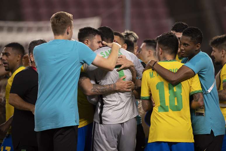 Herói, Santos é festejado pelos companheiros após carimbar vaga à final dos Jogos Olímpicos de Tóquio Lucas Figueiredo/CBF