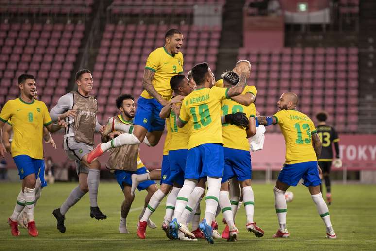 Jogadores da Seleção Brasileira comemoram classificação para a final dos Jogos Olímpicos de Tóquio nesta terça-feira Lucas Figueiredo CBF