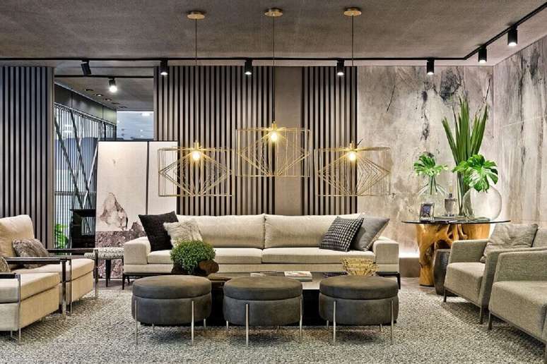 42. Puff banqueta decorativa para sala de estar grande e moderna &ndash; Foto: Ruan Arquitetura e Interiores