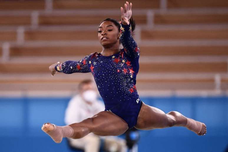 Simone Biles conquistou a medalha de prata e de bronze na Olimpíada de Tóquio (FOTO: Loic VENANCE/AFP)