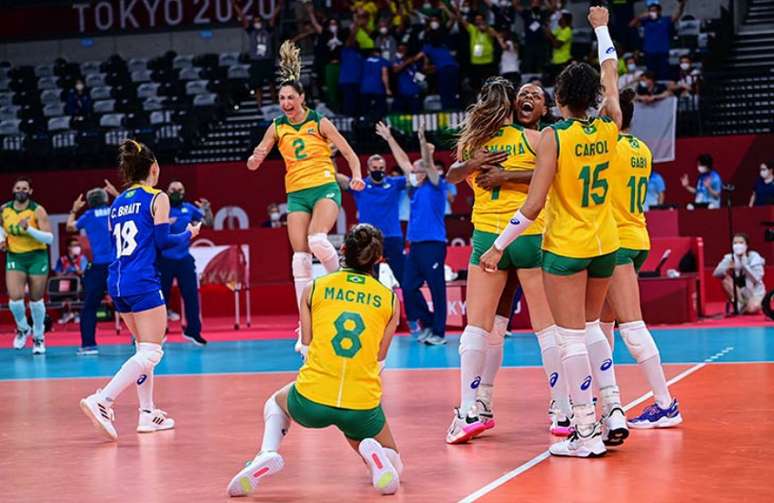 Brasil venceu o ROC e avançou às semifinais (Foto: PEDRO PARDO / AFP)