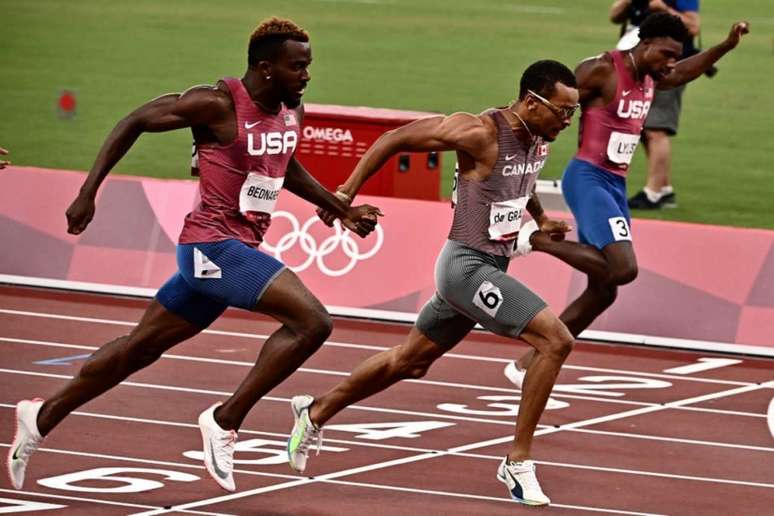 Andre de Grasse conquistou a medalha de ouro nos 200m rasos (Foto: Jeff PACHOUD / AFP)