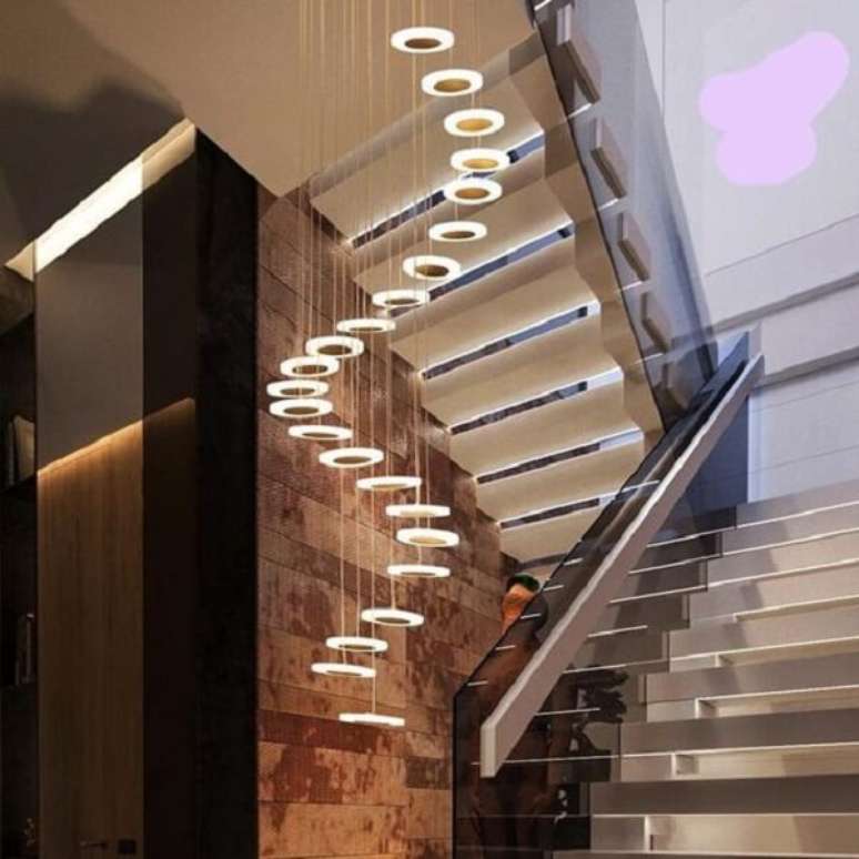 35. Lustre para escada em espiral. Fonte: Pinterest