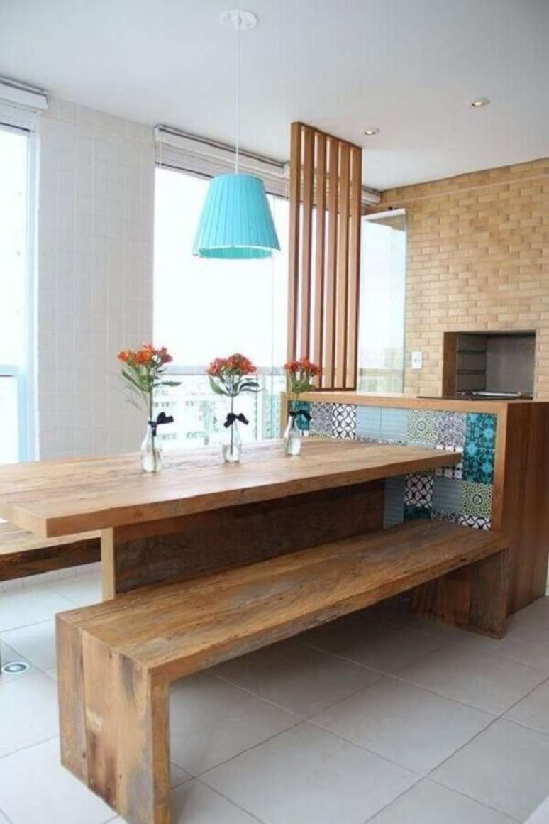 40. Decoração simples para apartamento com varanda gourmet e churrasqueira – Foto: Pinterest