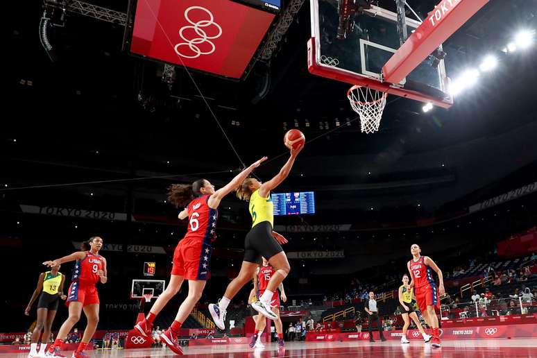 EUA atropelam Austrália e chegam à semifinal no basquete feminino