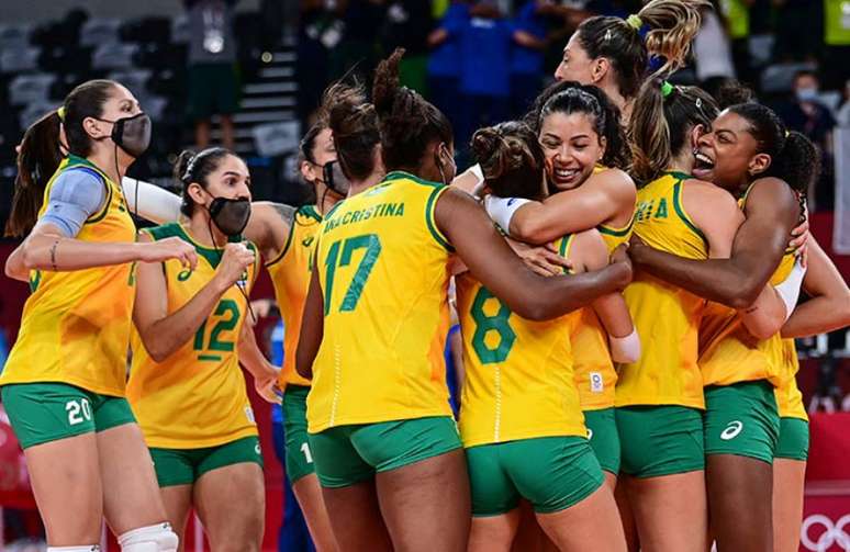 Brasil vence Comitê Olímpico Russo por 3 a 1 e se aproxima de vaga no vôlei feminino (Foto: PEDRO PARDO / AFP