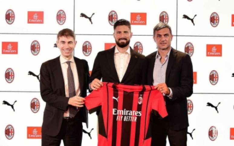 Giroud assinou com o Milan (Reprodução/AC Milan)