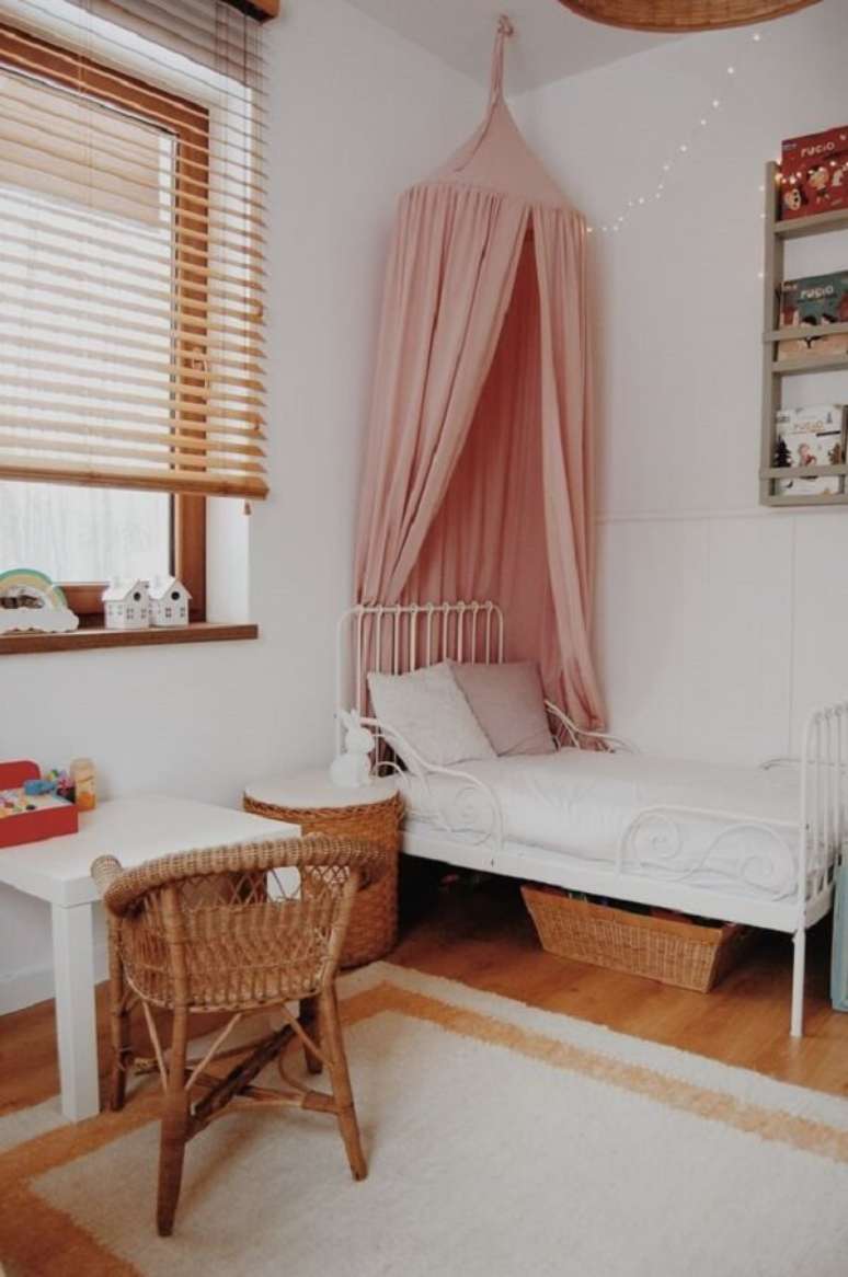 42. Persiana de madeira para quarto de menina. Fonte: Pinterest