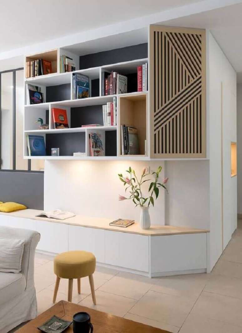 43. Puff banqueta decorativa para sala de estar planejada &ndash; Foto: LANO&Euml; Marion