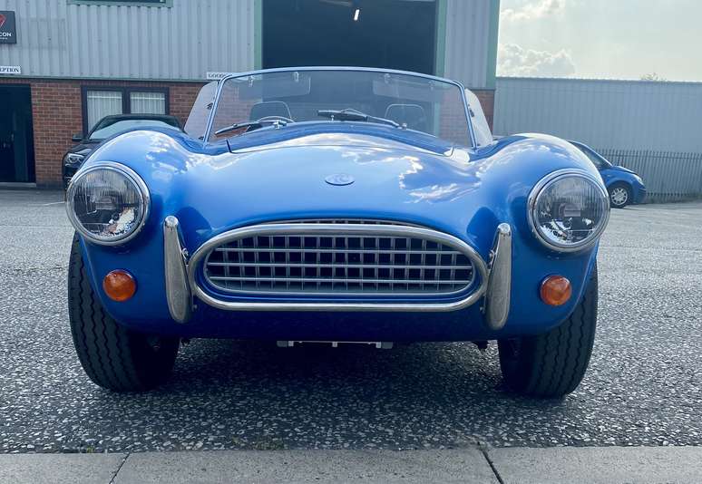 AC Cobra elétrico: freios e direção revisados. 