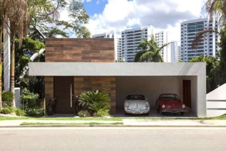 17. Garagem de casa moderna para dois carros – Foto Disney Quintela