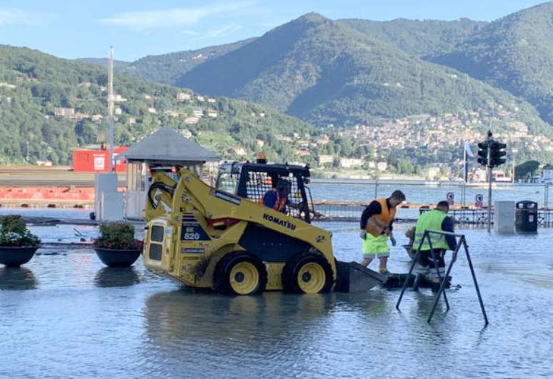 Lago de Como transbordou em função das abundantes chuvas que atingem o norte da Itália