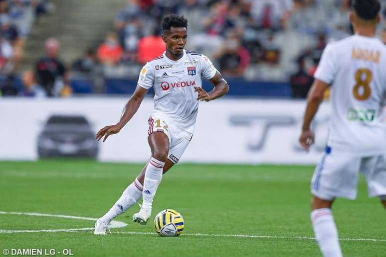 Thiago Mendes permanecerá no Lyon, da França, apesar do interesse do Flamengo (Foto: Divulgação/Lyon)