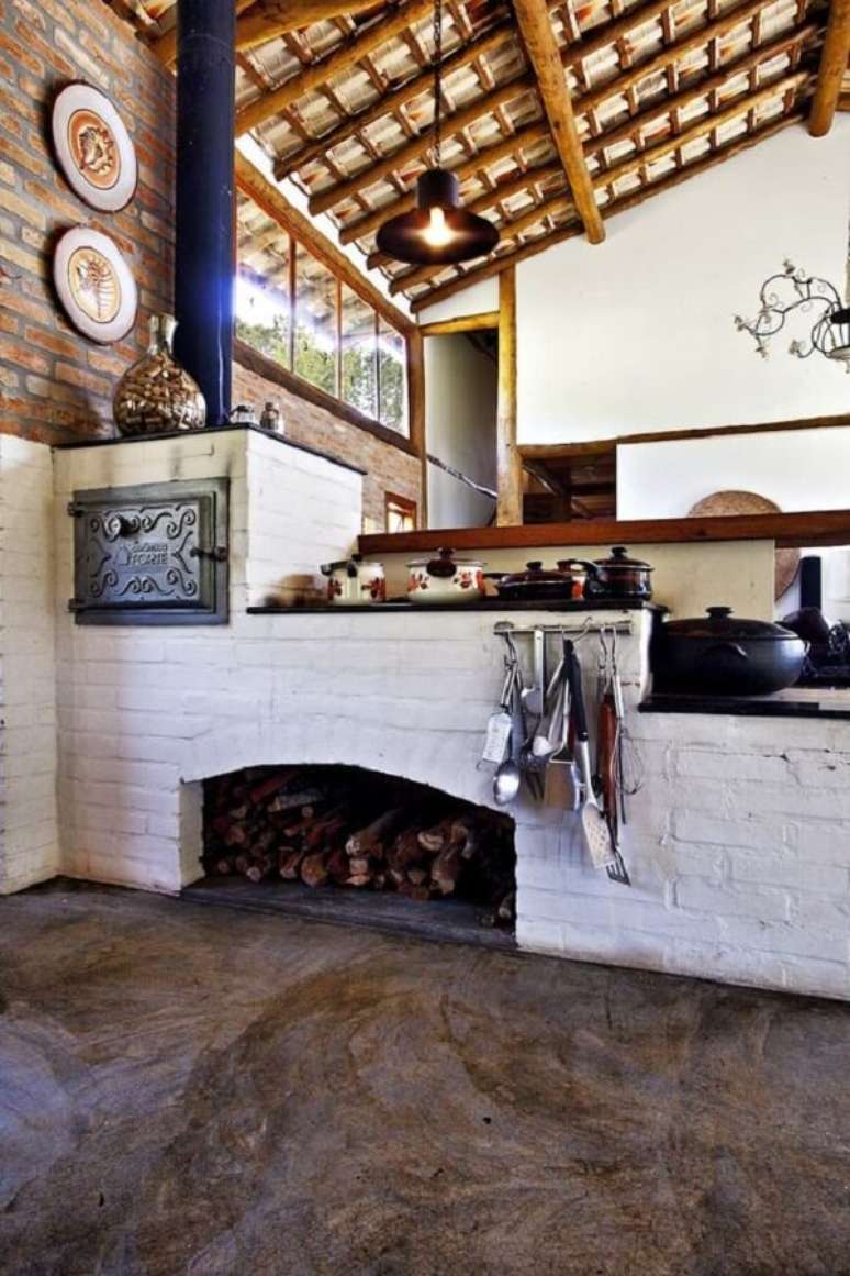 55. Projeto de &aacute;rea gourmet rustica com fog&atilde;o a lenha &ndash; Foto Homify