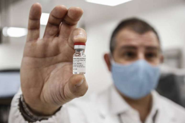Ampola de vacina anti-Covid da Reithera, que ainda está em teste