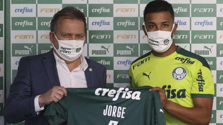 O lateral-esquerdo Jorge foi apresentado e é o novo camisa 6 do Palmeiras (Foto: Cesar Greco)