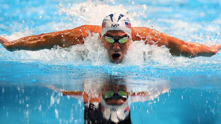 Michael Phelps, que conquistou 28 medalhas olímpicas, foi pego fumando maconha