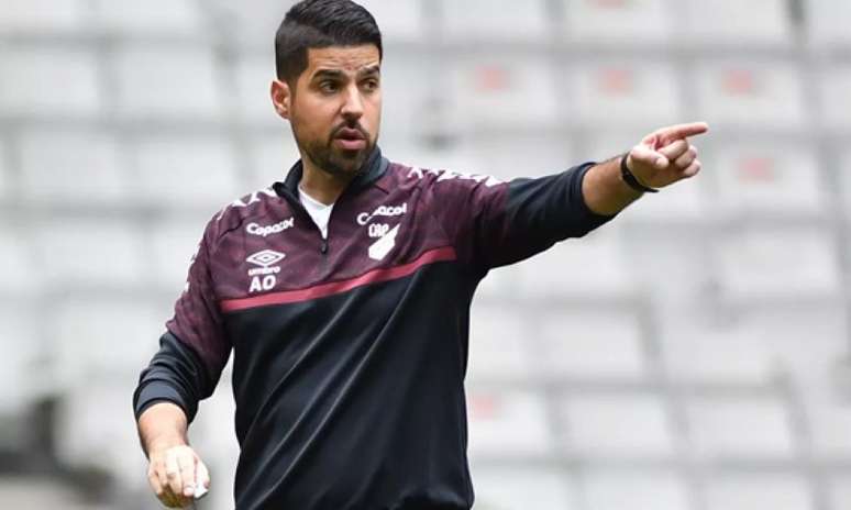 António Oliveira, técnico do Athletico Paranaense (Foto: José Tramontin/Athletico)